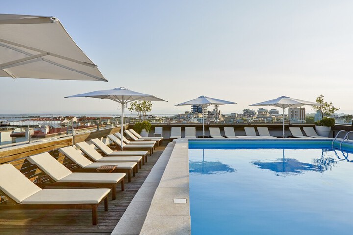Hotel with Pool