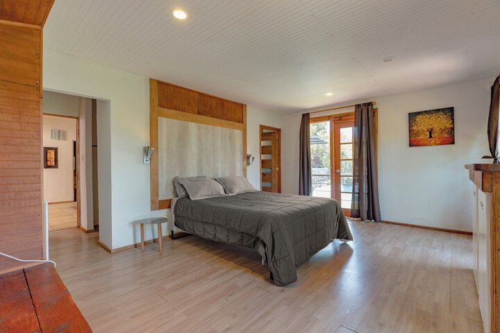 Room 7 of 65