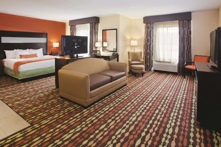 1 King Bed Accessible (1 of 10)