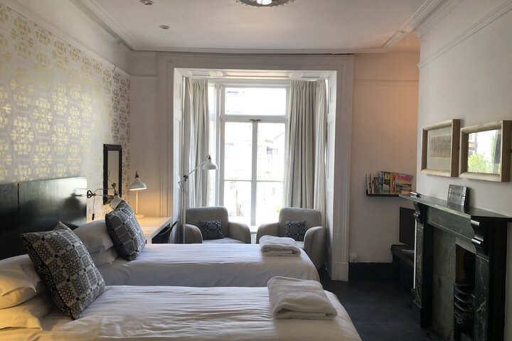 Room 2 of 25