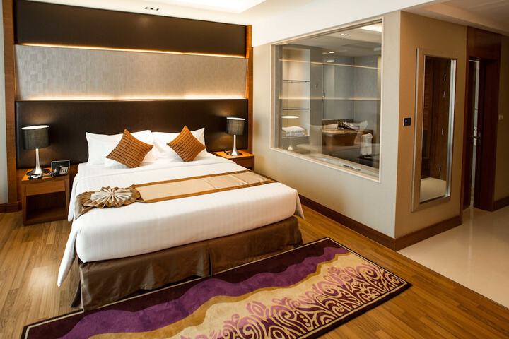 Room 16 of 48