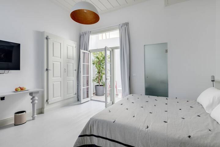 Room 2 of 64