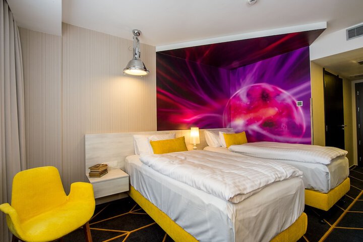 Room 18 of 38