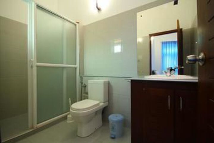 Room 2 of 10