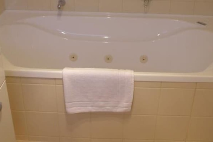 Hot Tub 50 of 59