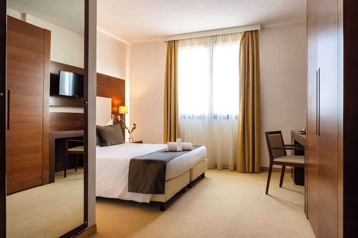Room 32 of 128
