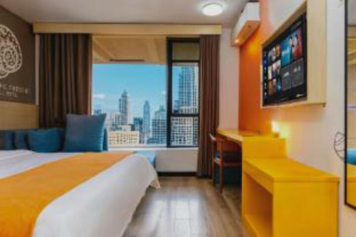 Room 10 of 11
