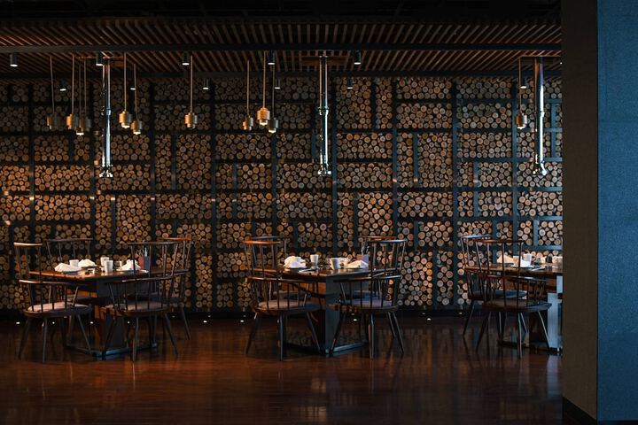 Dining 60 of 100