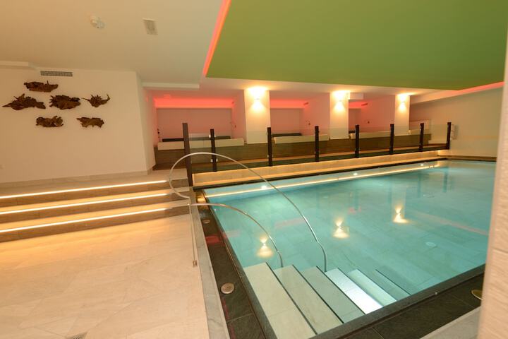 Pool 44 of 100