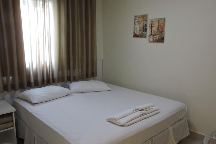 Room 32 of 65