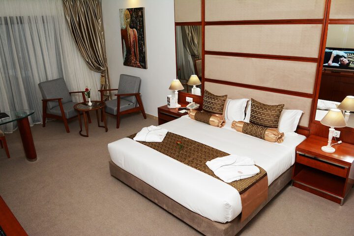 Room 8 of 37
