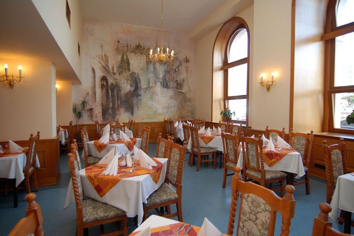 Dining 76 of 101