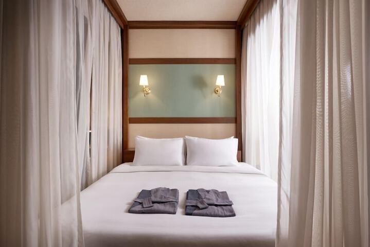 Room 28 of 193