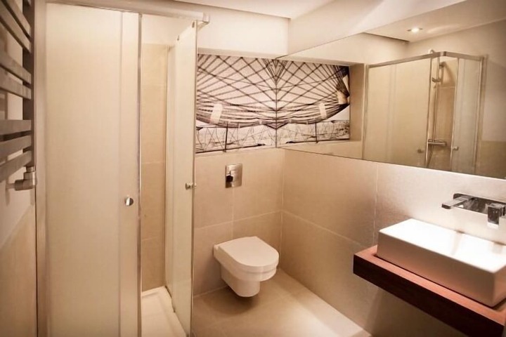 Room 162 of 183