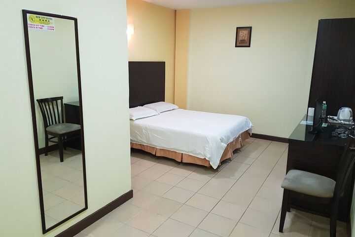 Room 16 of 40