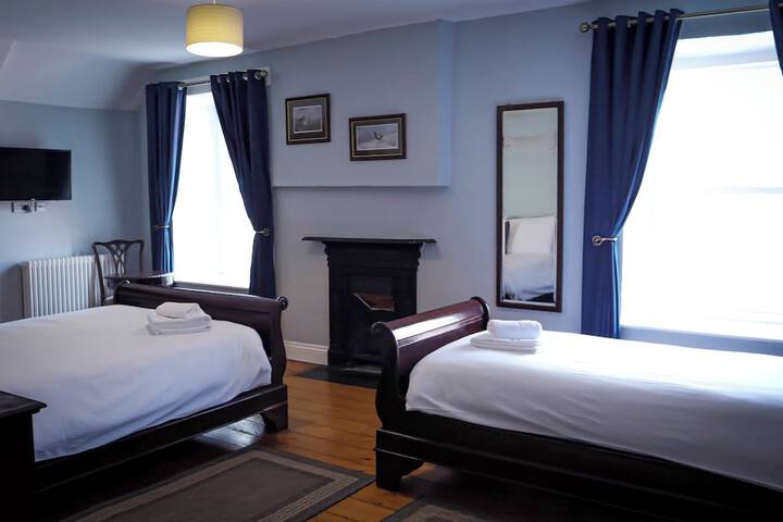 Room 10 of 36