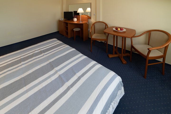 Room 49 of 86