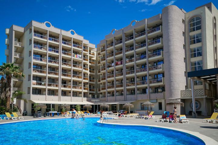 Hotel Pool