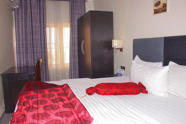 Room 25 of 93