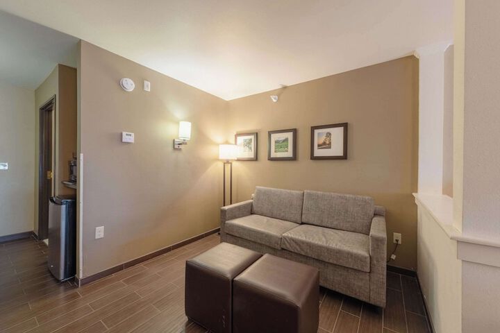 Room 72 of 132
