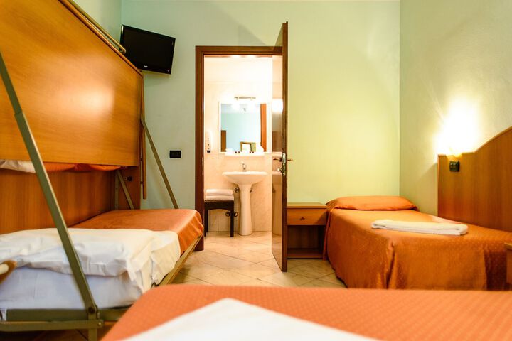 Room 10 of 42