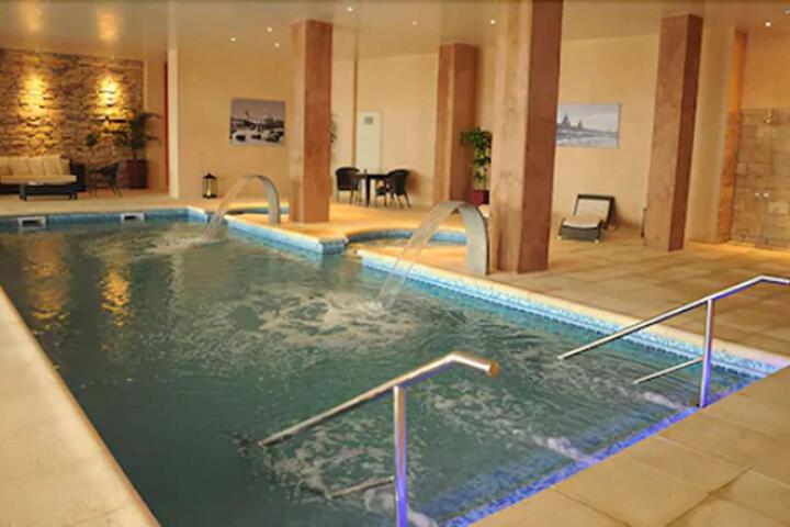 Pool Hotel