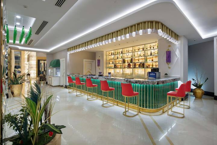Lounge 108 of 160