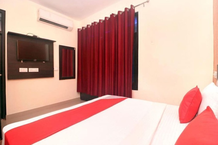 Room 3 of 9
