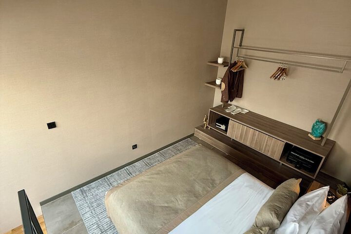 Room 28 of 104