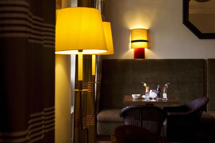 Lounge 30 of 60