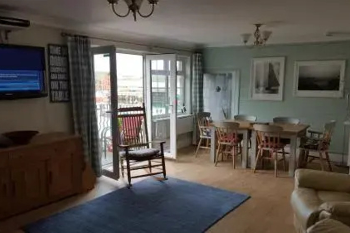 Room 3 of 10