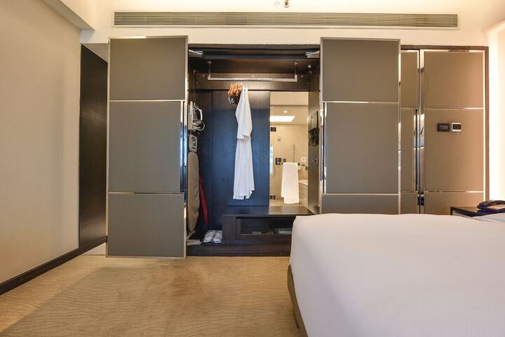 Room 11 of 41