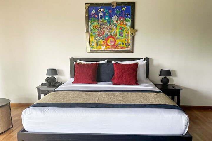 Room 6 of 99