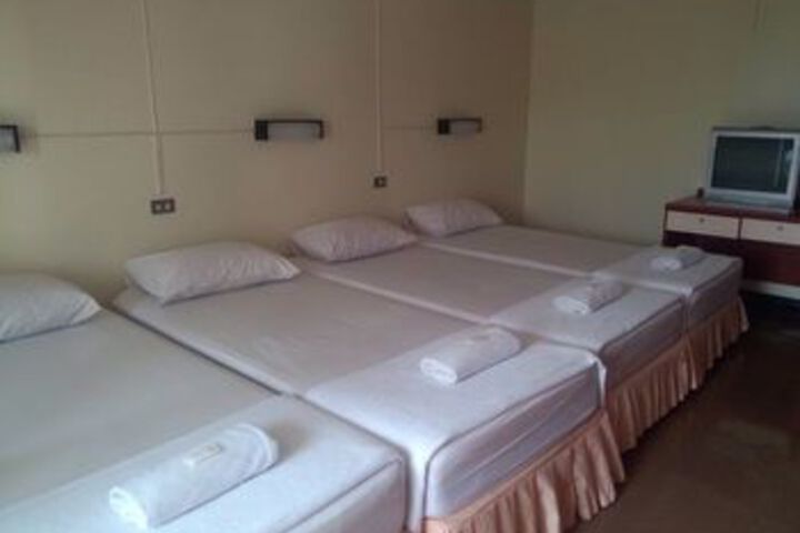 Room 13 of 18