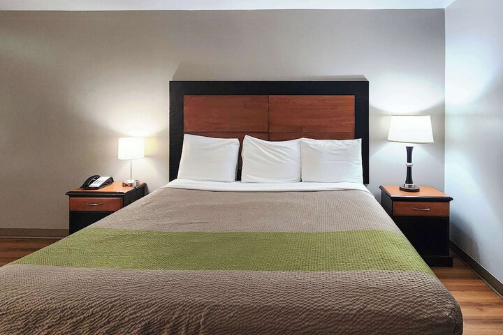 1 King Bed (11 of 15)