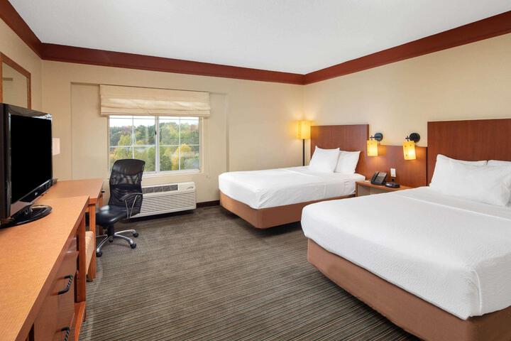 2 Double Beds (9 of 10)