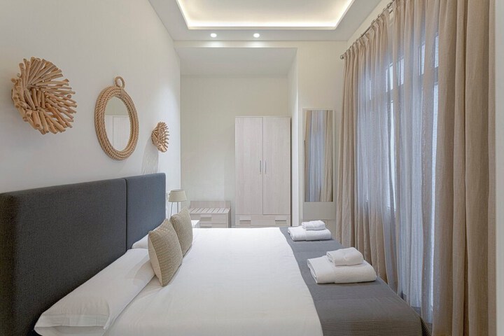 Room 27 of 82