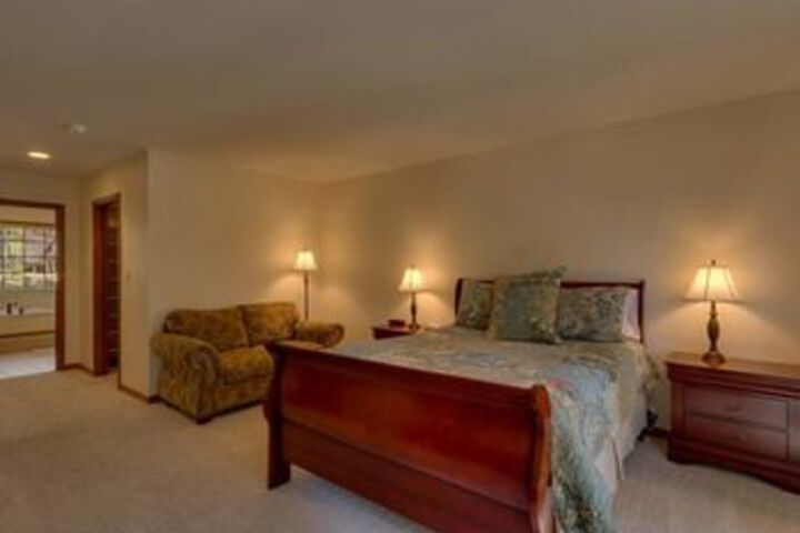 Room 13 of 33