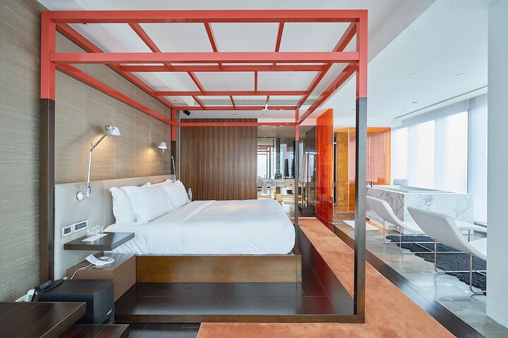 Room 62 of 182