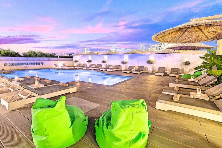 Pools & Facilities