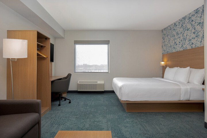 1 King Bed Suite (2 of 7)