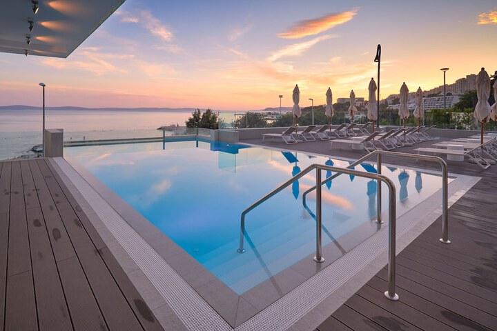 Pool 61 of 106