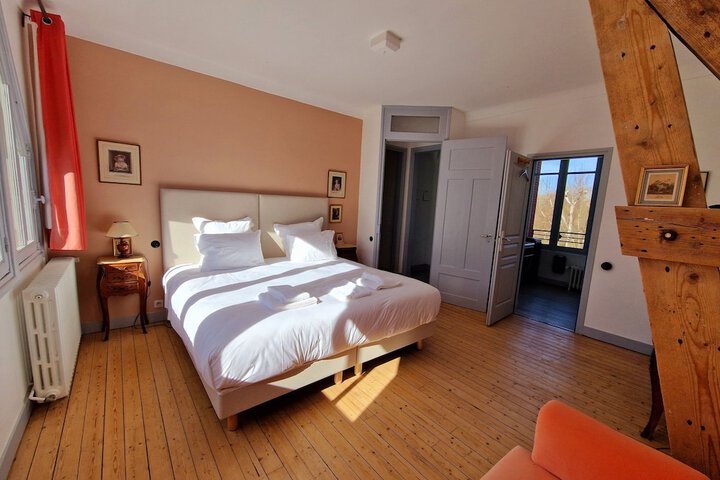 Room 12 of 68