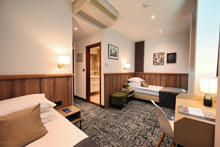 Room 16 of 45