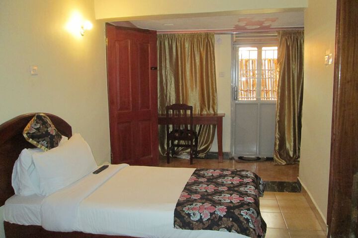 Room 3 of 11