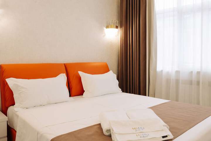 Room 5 of 38