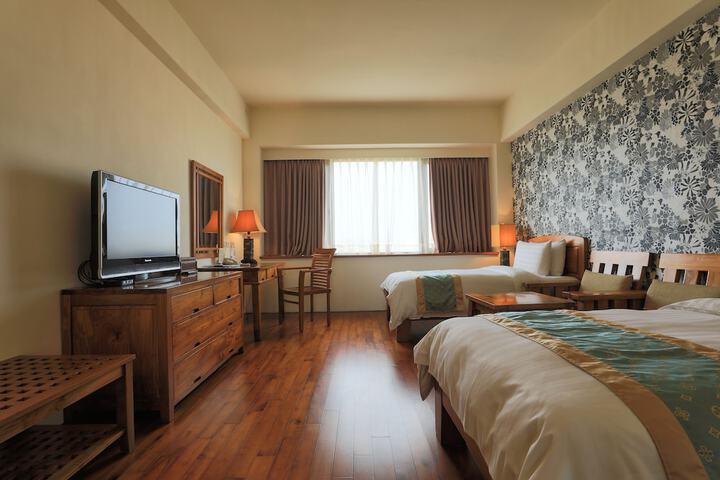 Room 11 of 37