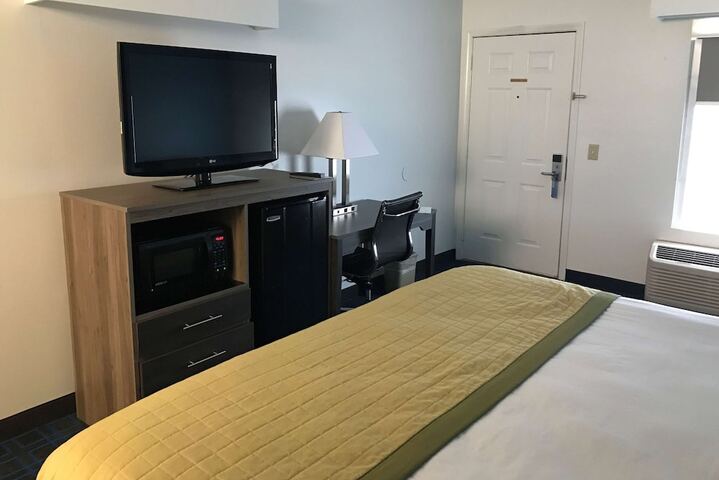 1 King Bed (7 of 7)