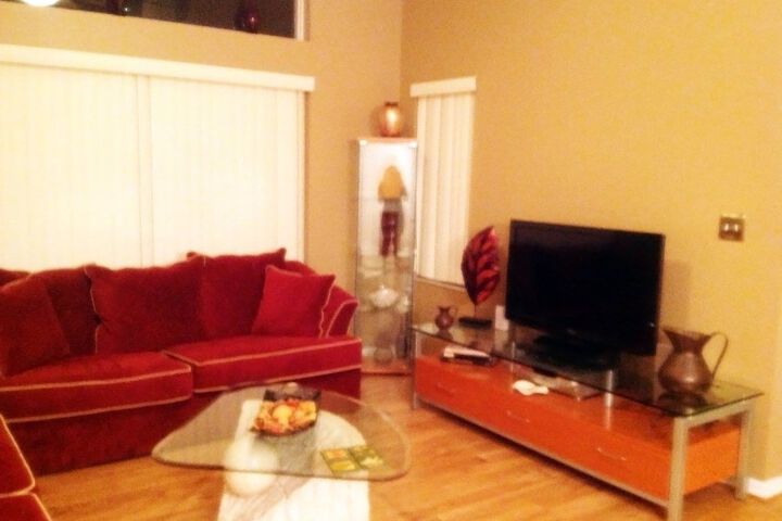 Lounge 22 of 29
