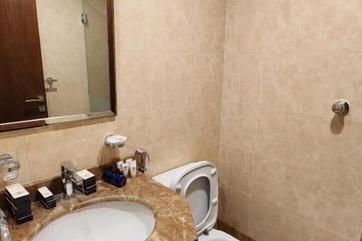 Room 4 of 97